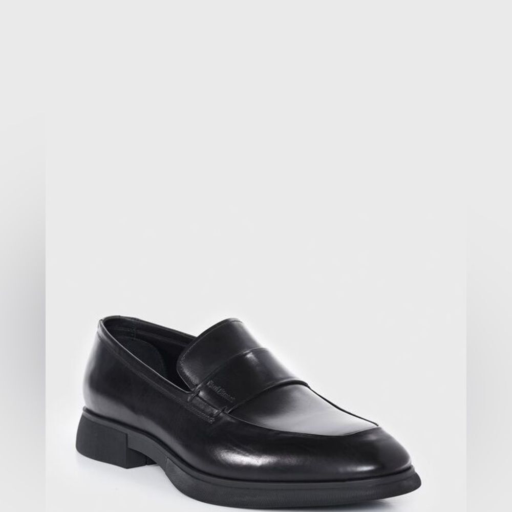 Paul Stuart Footwear
Marston Leather Penny Loafer